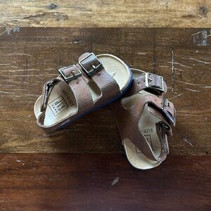 Gap baby shoes
